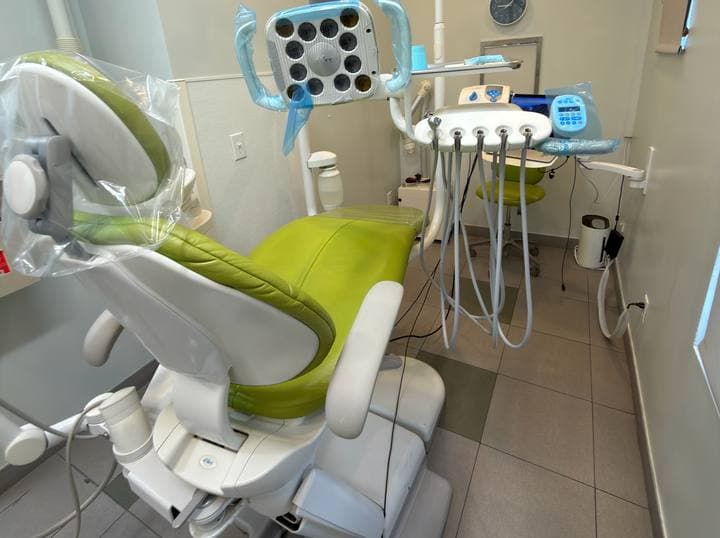A-dec operatory chair and delivery unit